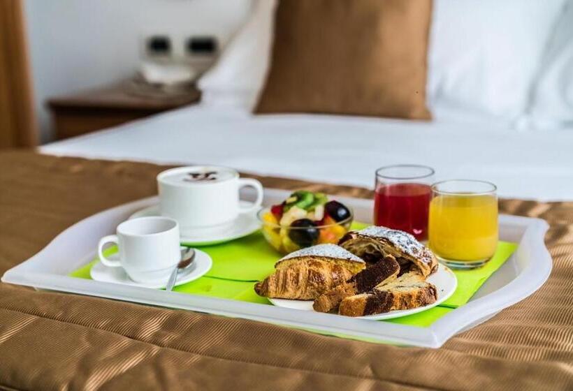 スタンダードトリプルルーム, Tre Rose