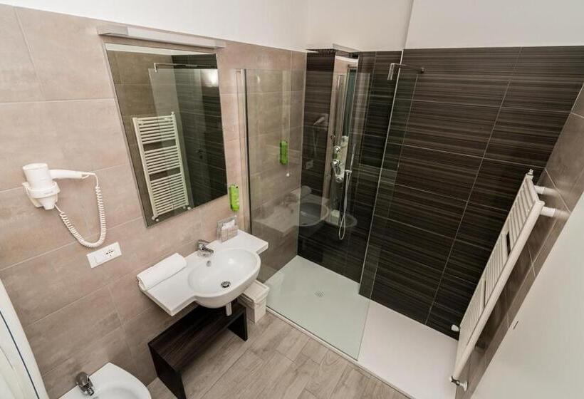 1ベッドルームアパートメントをつなぐ, Tre Rose