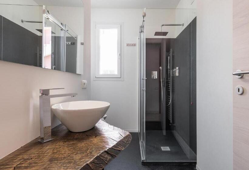 חדר סטנדרט לשלושה עם מרפסת, Spritz Bed & Breakfast