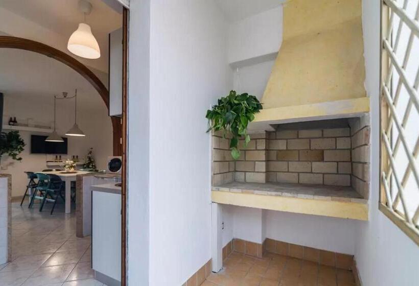 חדר סטנדרט לשלושה עם מרפסת, Spritz Bed & Breakfast