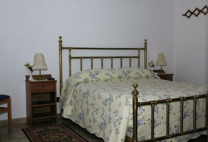 带共用浴室的标准房间, B&b Edelweiss