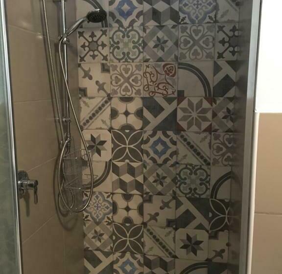 اتاق لوکس با بالکن, Torrearsa 17