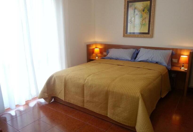 Номер Deluxe Вид на Море Боковой, Villa Betta