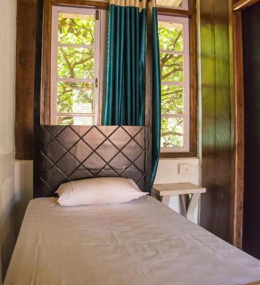 Quarto Estandar Individual Banheiro Compartilhado, Dreams Hostel