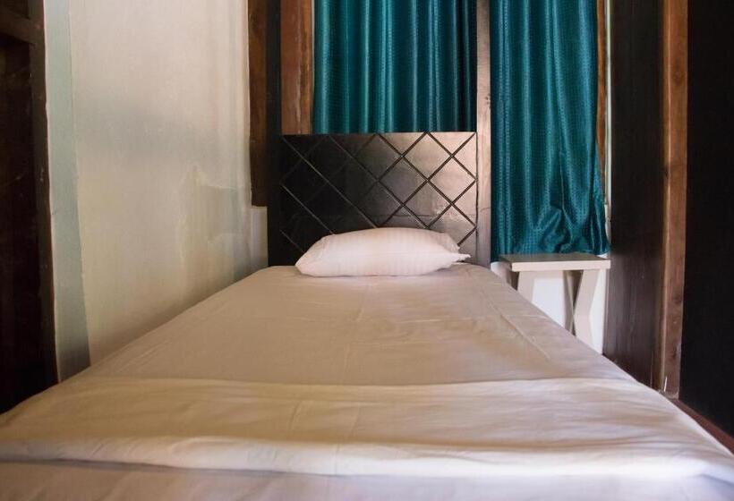 Quarto Estandar Individual Banheiro Compartilhado, Dreams Hostel