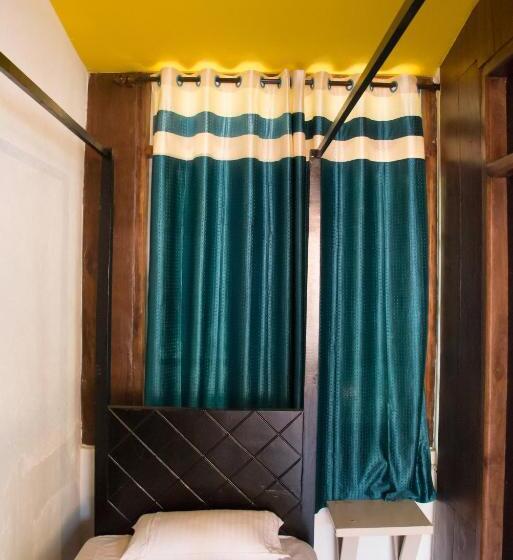 Quarto Estandar Individual Banheiro Compartilhado, Dreams Hostel