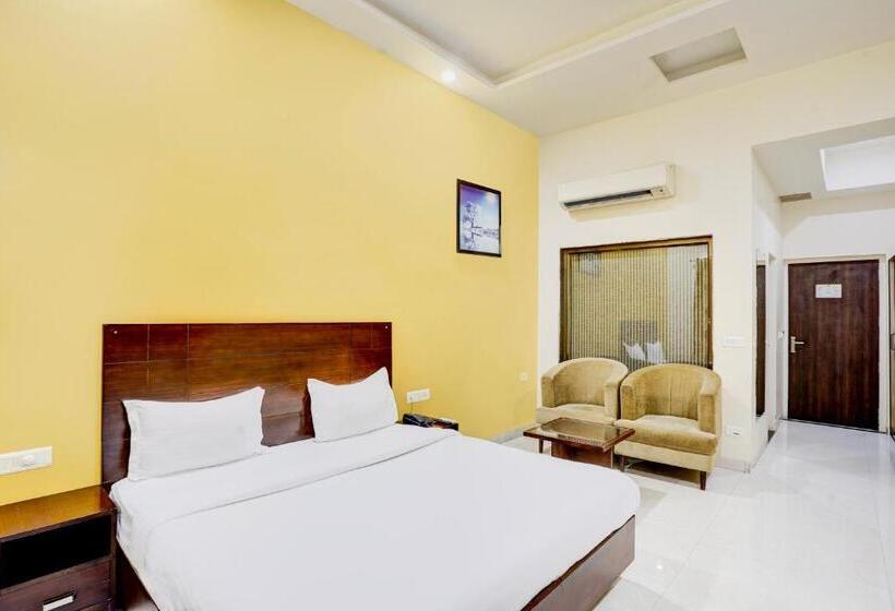 豪华三人间, Amrit Manthan