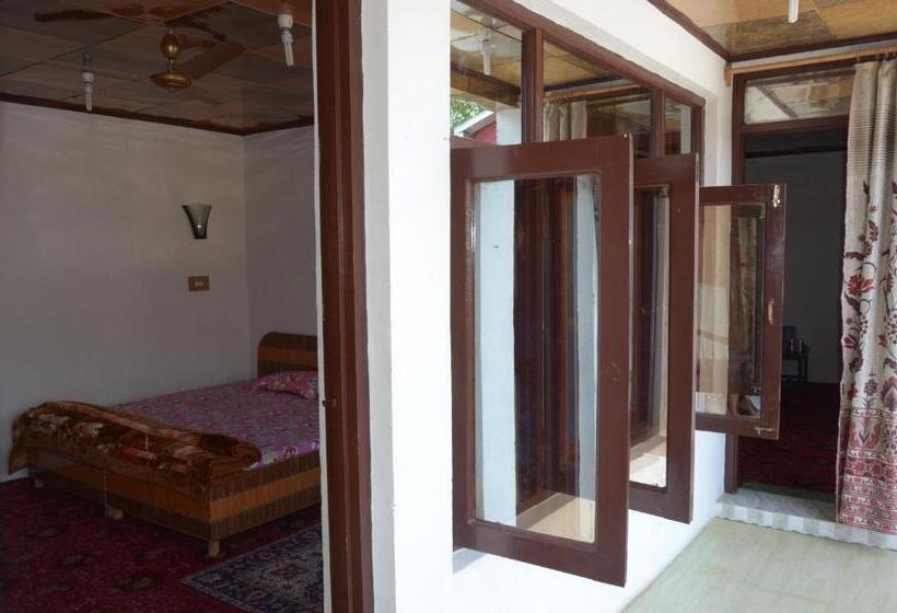 디럭스 룸, Howrah Guest House