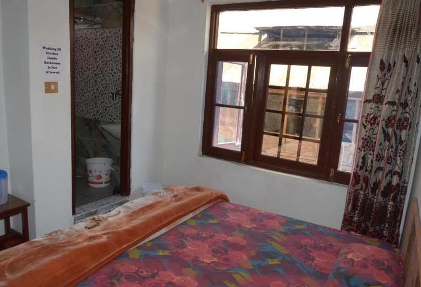 디럭스 룸, Howrah Guest House