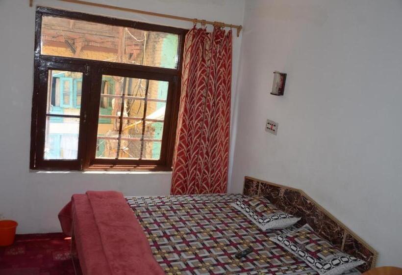 디럭스 룸, Howrah Guest House