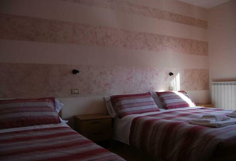 חדר סטנדרט לשלושה עם מרפסת, Iscla