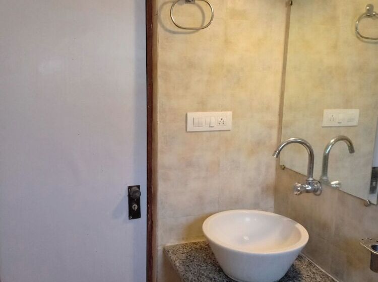 חדר דלוקס, Rajeshwar