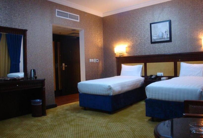 חדר בסיסי לשלושה, Alolayan Plaza