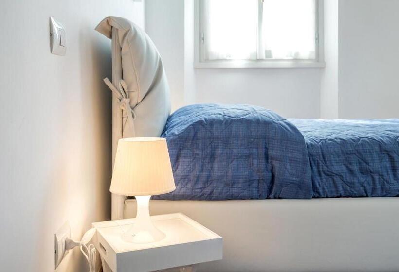 اتاق عادی, Friends Of Florence