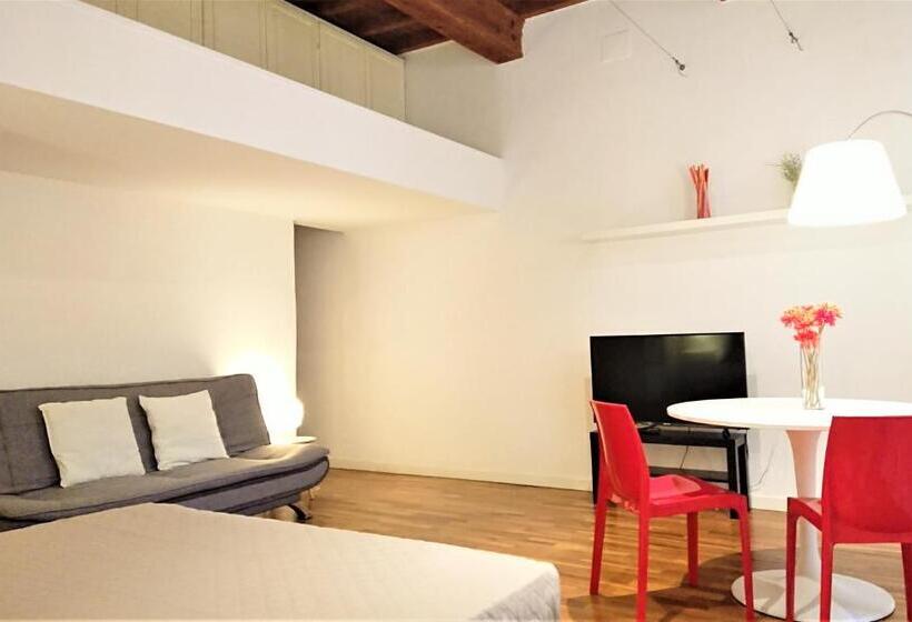 اتاق لوکس, Friends Of Florence