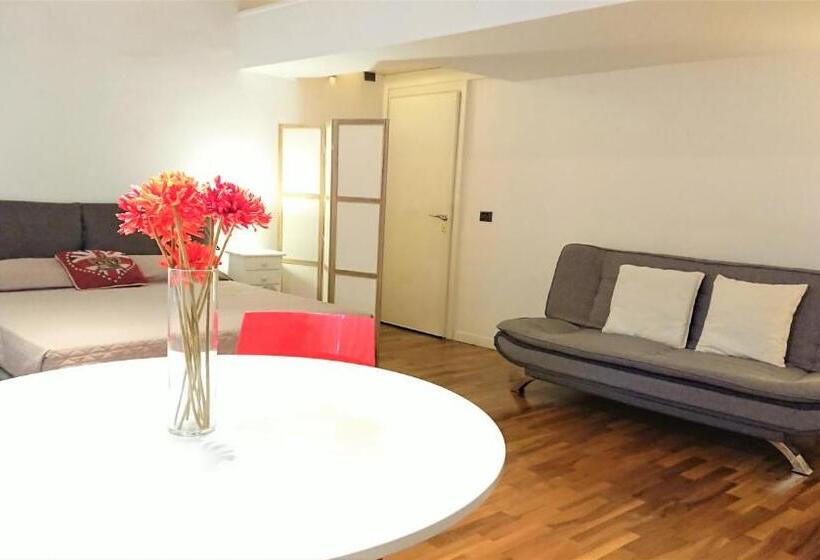 اتاق لوکس, Friends Of Florence