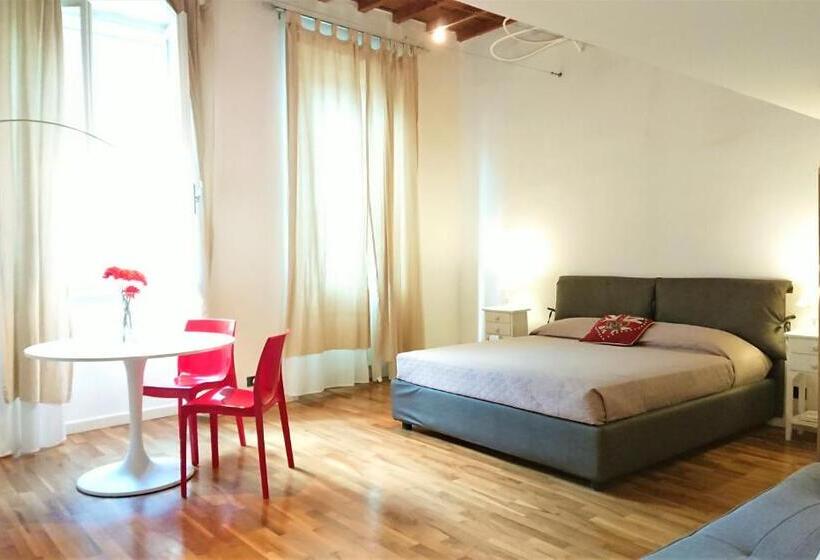 اتاق لوکس, Friends Of Florence