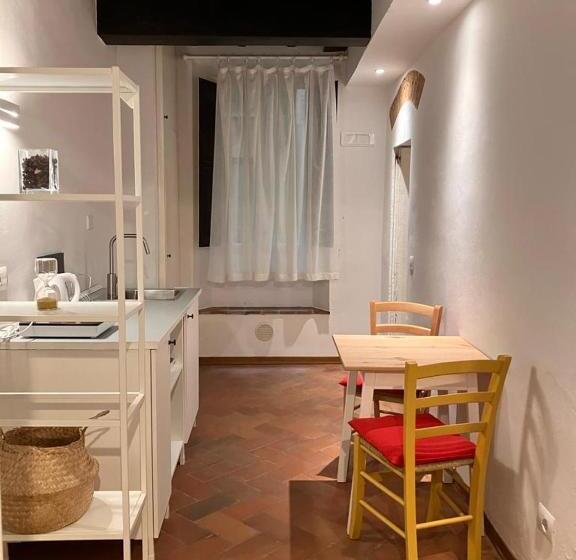 اتاق استاندارد, Friends Of Florence