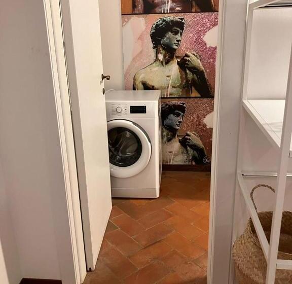 اتاق استاندارد, Friends Of Florence