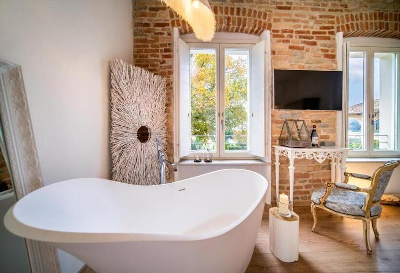 Люкс с Балконом, Langhe Country House