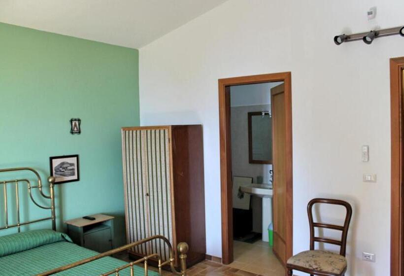 스탠다드 룸 킹사이즈 침대, Villa Montemma