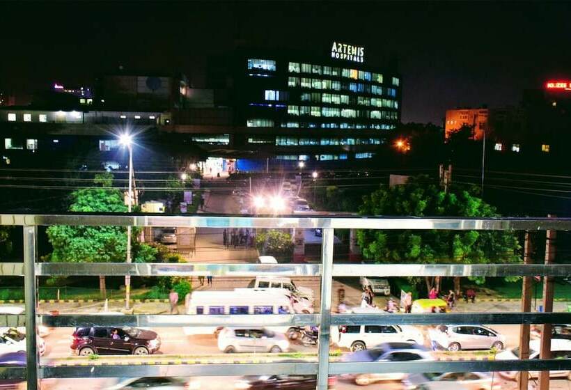 스탠다드 룸 더블 침대, When In Gurgaon   Service Apartments Near Medanta Medicity