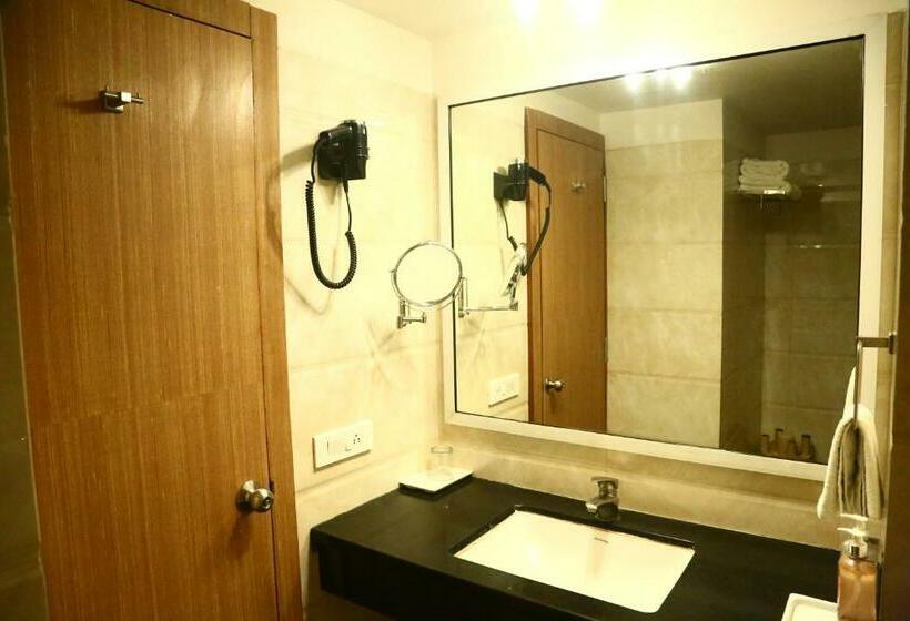 חדר דלוקס, Castle Inn