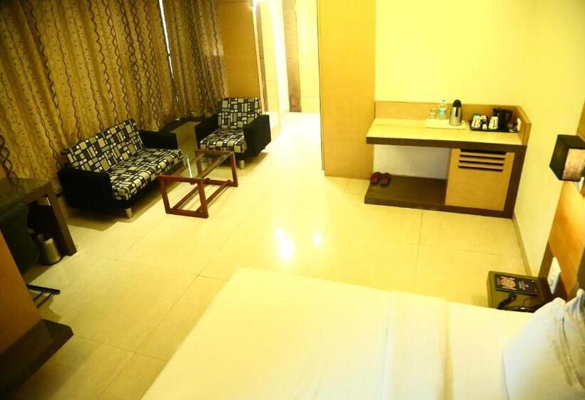 מיטת קינג בסוויטה, Castle Inn