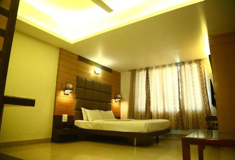 מיטת קינג בסוויטה, Castle Inn