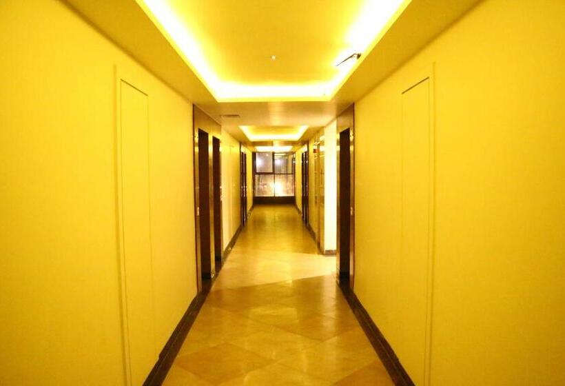 מיטת קינג בסוויטה, Castle Inn