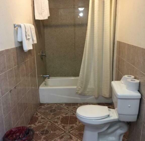 غرفة قياسية, Monterey Motel