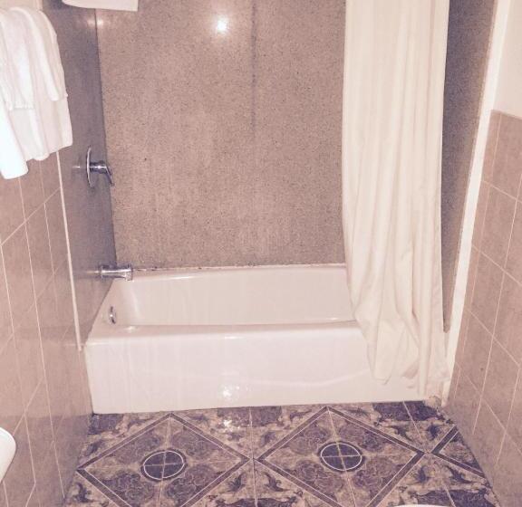 غرفة قياسية, Monterey Motel