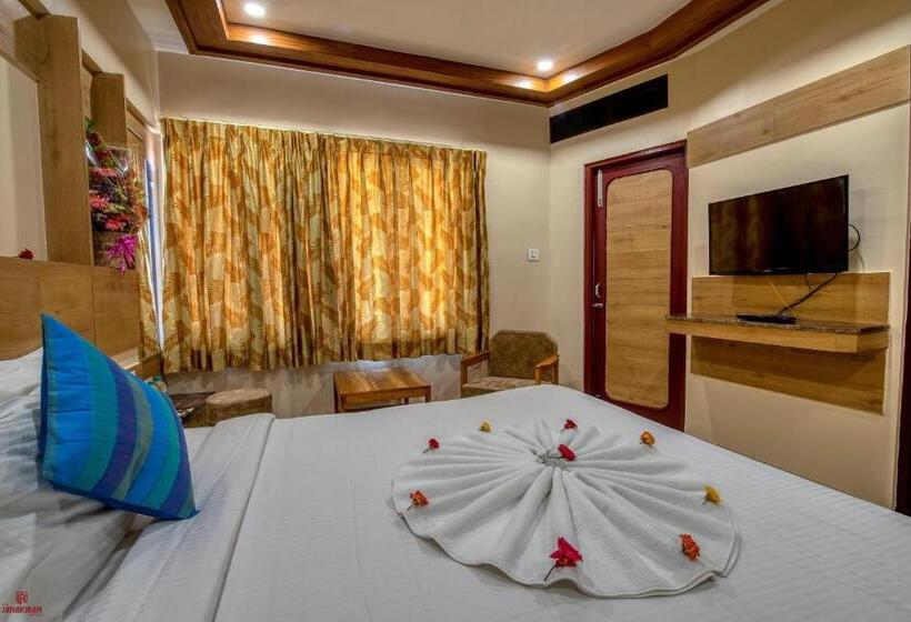 Номер Deluxe, Sri Janakiram Hotels