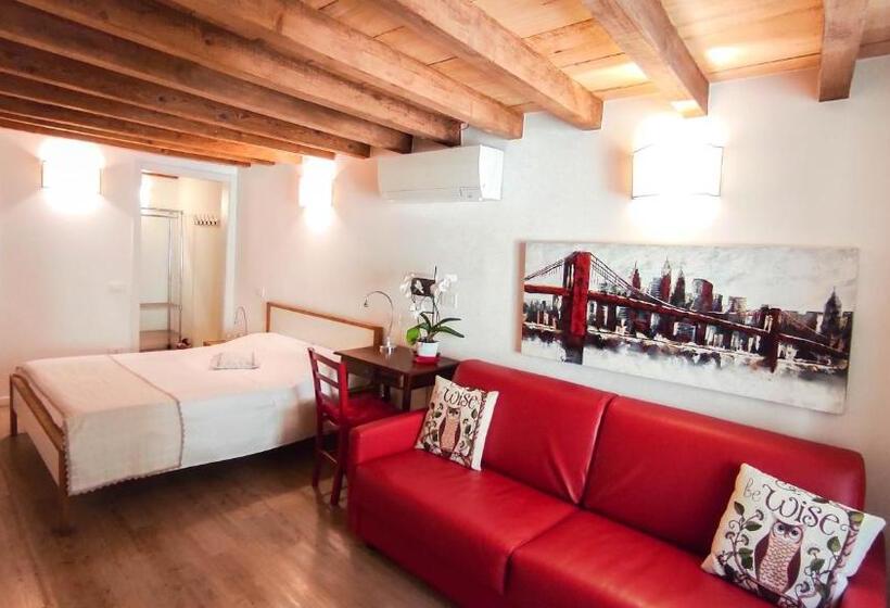 اتاق پریمیوم چهارنفره, B&b Ai Musei