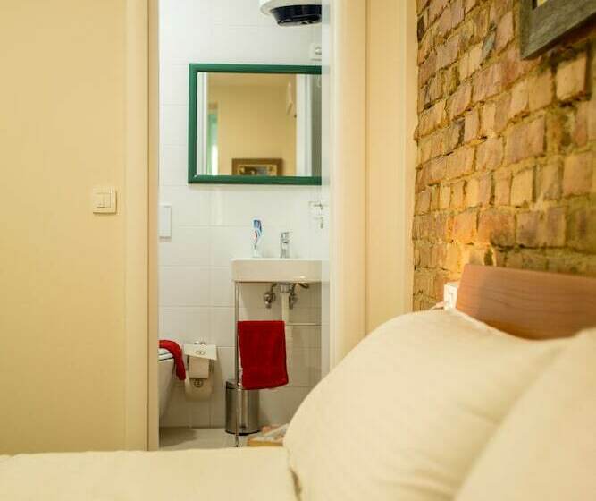 اتاق لوکس, B&b Artistic Tirana