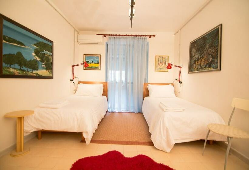 اتاق استاندارد, B&b Artistic Tirana