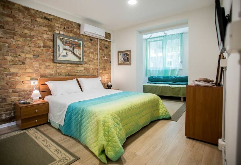 اتاق لوکس, B&b Artistic Tirana