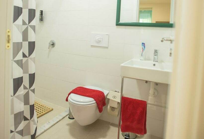 اتاق لوکس, B&b Artistic Tirana