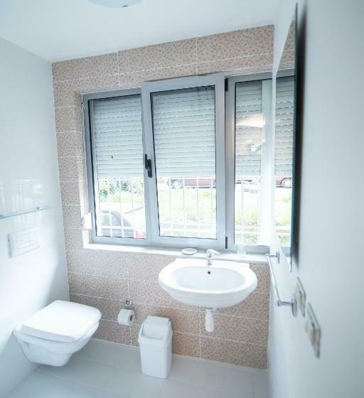 اتاق استاندارد با بالکن, B&b Artistic Tirana