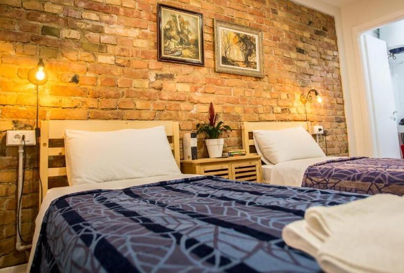 اتاق سوپریور با چشم‌انداز باغ, B&b Artistic Tirana