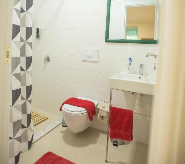 اتاق لوکس, B&b Artistic Tirana