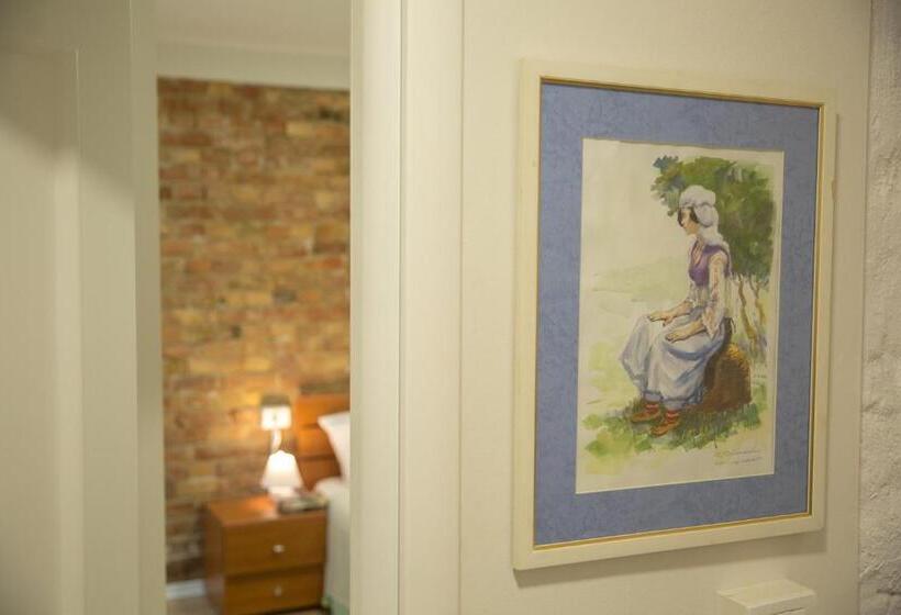 اتاق لوکس, B&b Artistic Tirana