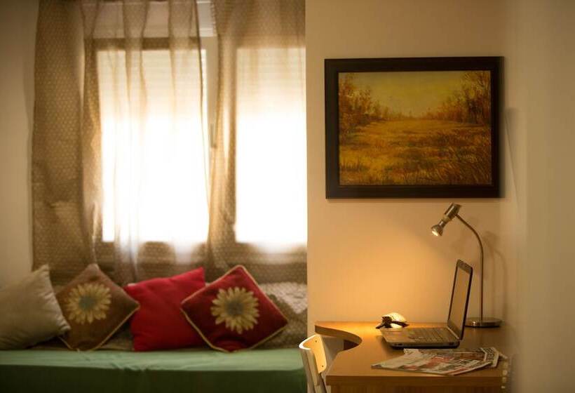 اتاق لوکس, B&b Artistic Tirana