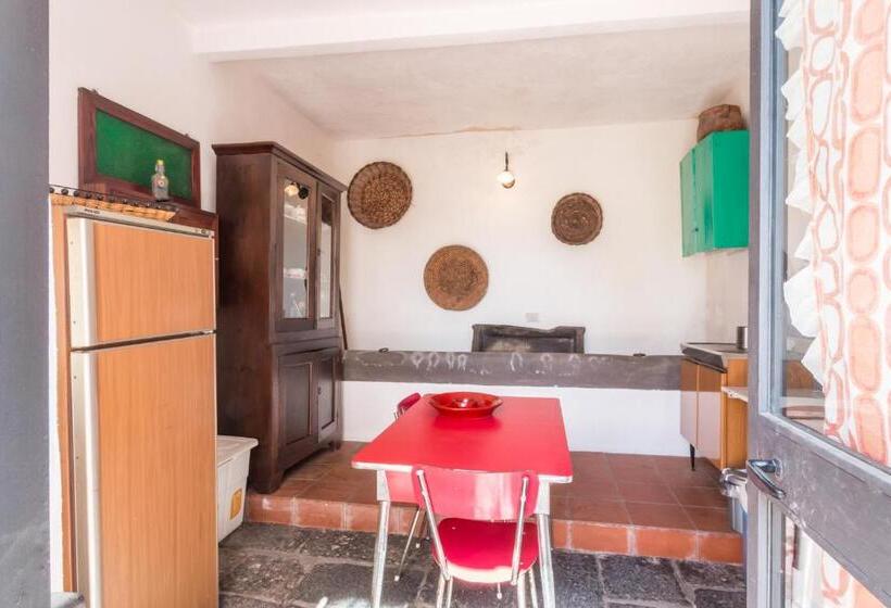 غرفة قياسية ثلاثية مطلة علي الحديقة, B&b La Casa Di Pippinitto