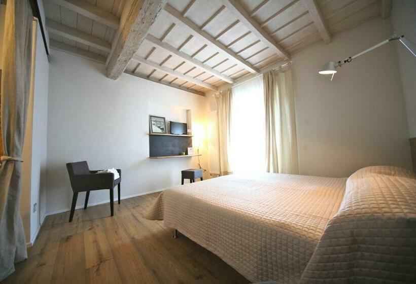 اتاق لوکس, 32 Bnb Camerecaffè