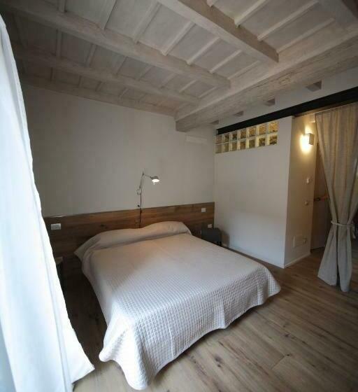 اتاق لوکس, 32 Bnb Camerecaffè