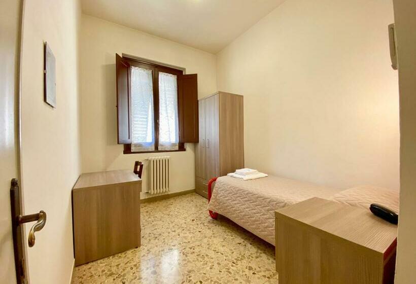 اتاق استاندارد یک نفره, Casa Per Ferie Regina Santo Rosario