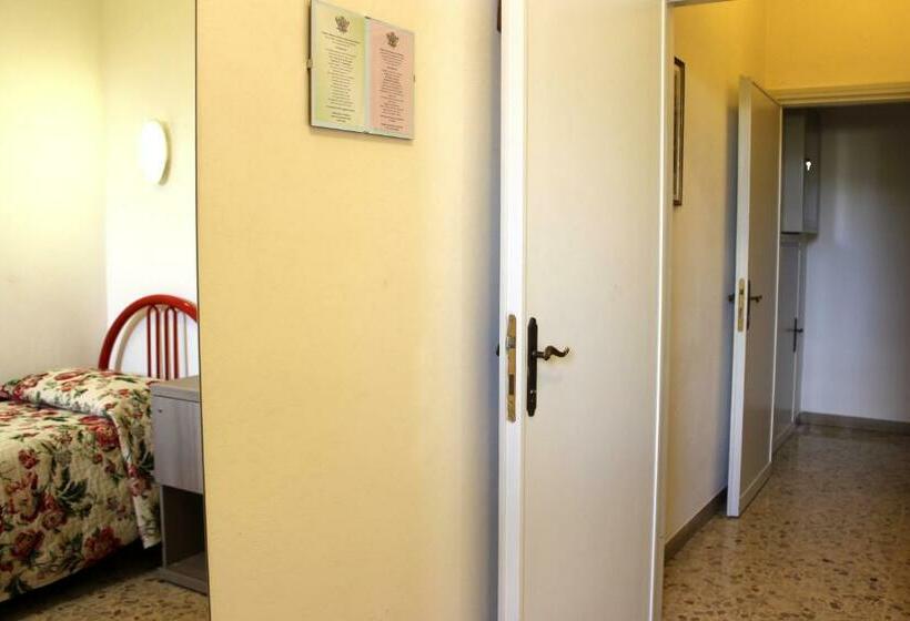 اتاق استاندارد یک نفره, Casa Per Ferie Regina Santo Rosario