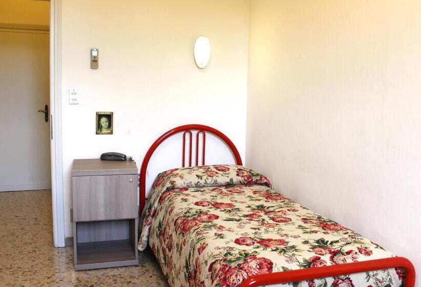 اتاق استاندارد یک نفره, Casa Per Ferie Regina Santo Rosario