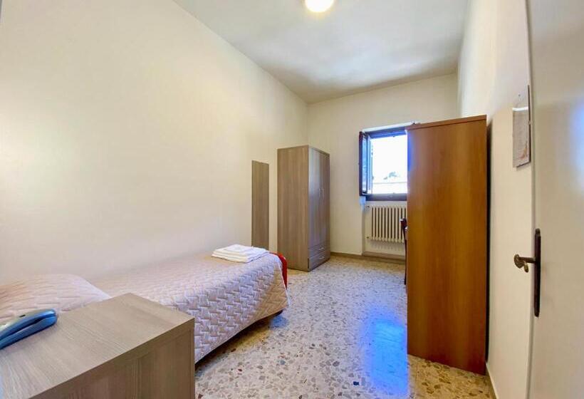 اتاق استاندارد یک نفره, Casa Per Ferie Regina Santo Rosario